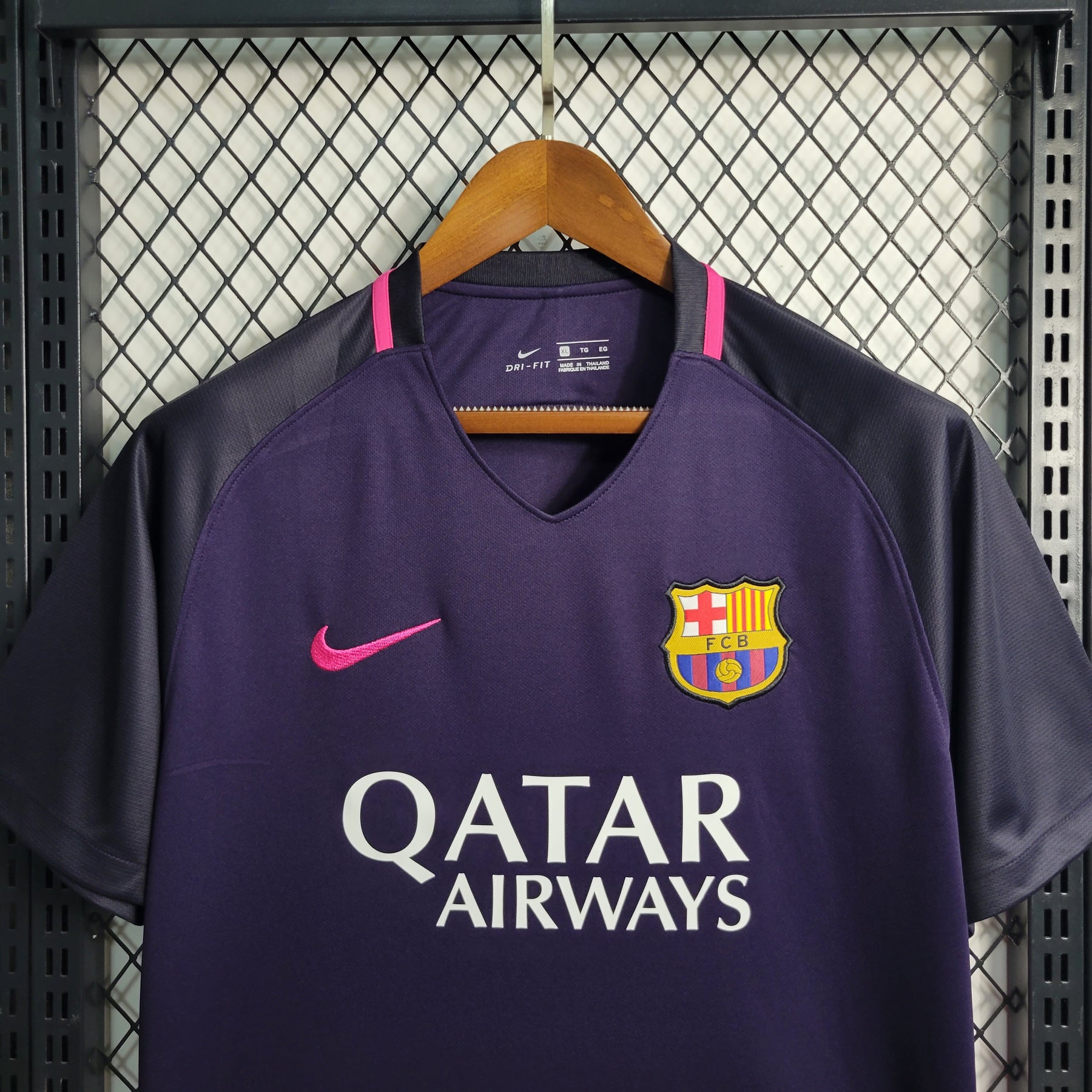 Camisa Barcelona Away (1) 2016/17 Nike Retrô Masculina